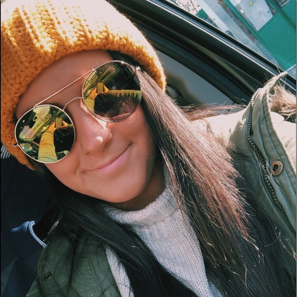 Meet your Posher, Laura - Picture 1 of 1